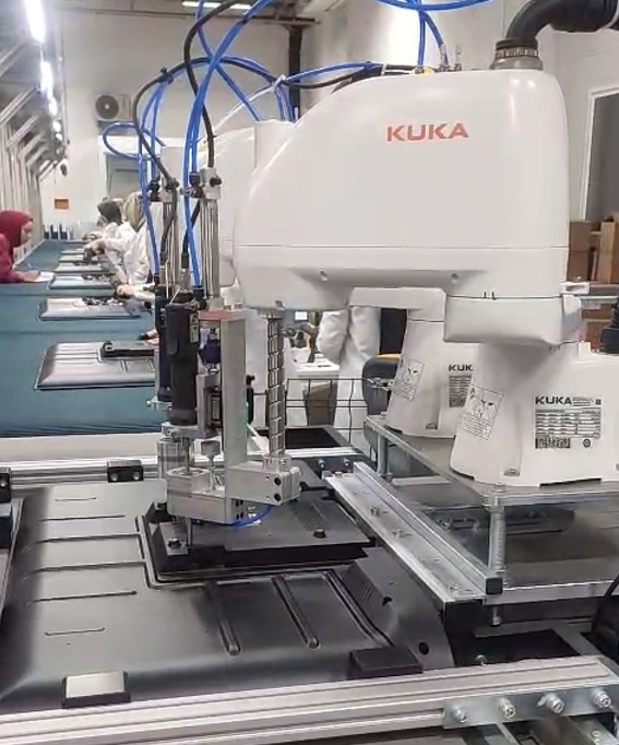 KUKA SCARA ROBOT İLE TV ARKA PANEL VİDALAMA